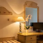 Hotel Village Paradise 4*