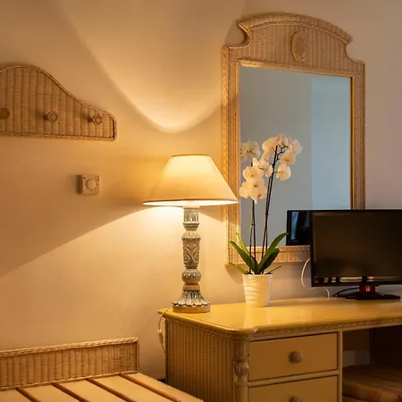 Ξενοδοχείο Village Paradise 4*