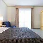 Village Paradise Hotell