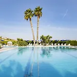 Ξενοδοχείο Village Paradise