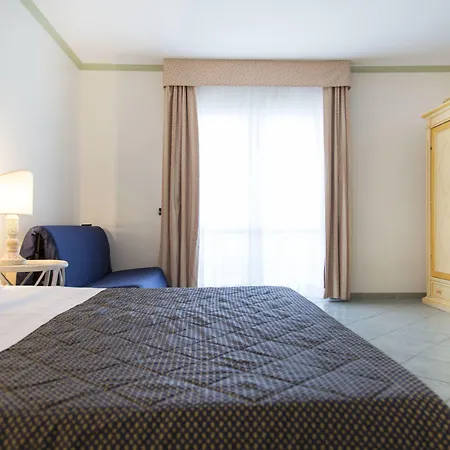 Village Paradise Szálloda