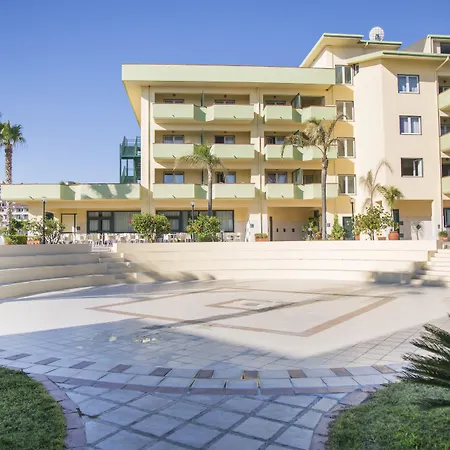 Szálloda Village Paradise 4*