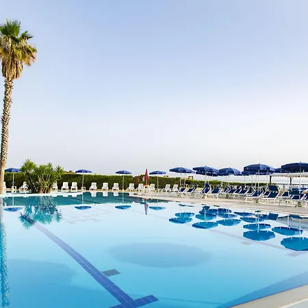 Hotel Village Paradise 4*