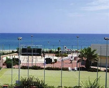 Village Paradise מלון 4*