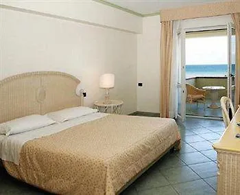 Village Paradise Szálloda 4*