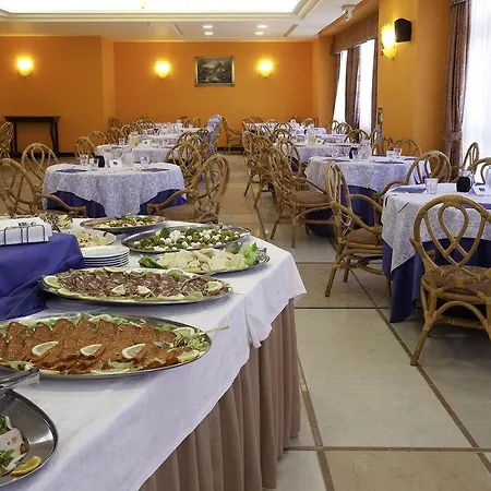 Village Paradise מלון 4*