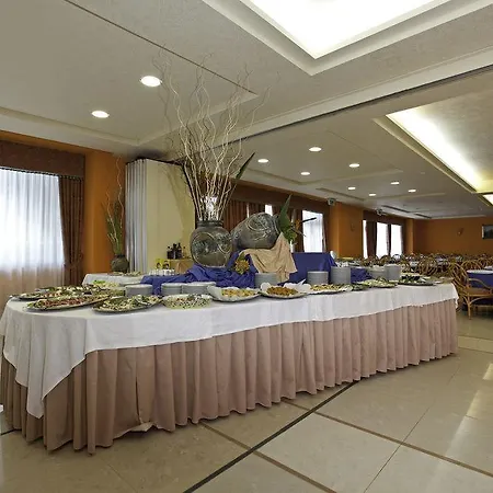 Village Paradise 4* מנדטוריצ'יו מרינה