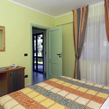 Village Paradise Szálloda