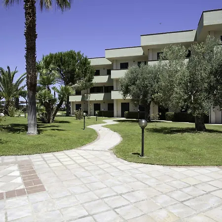 Village Paradise Szálloda